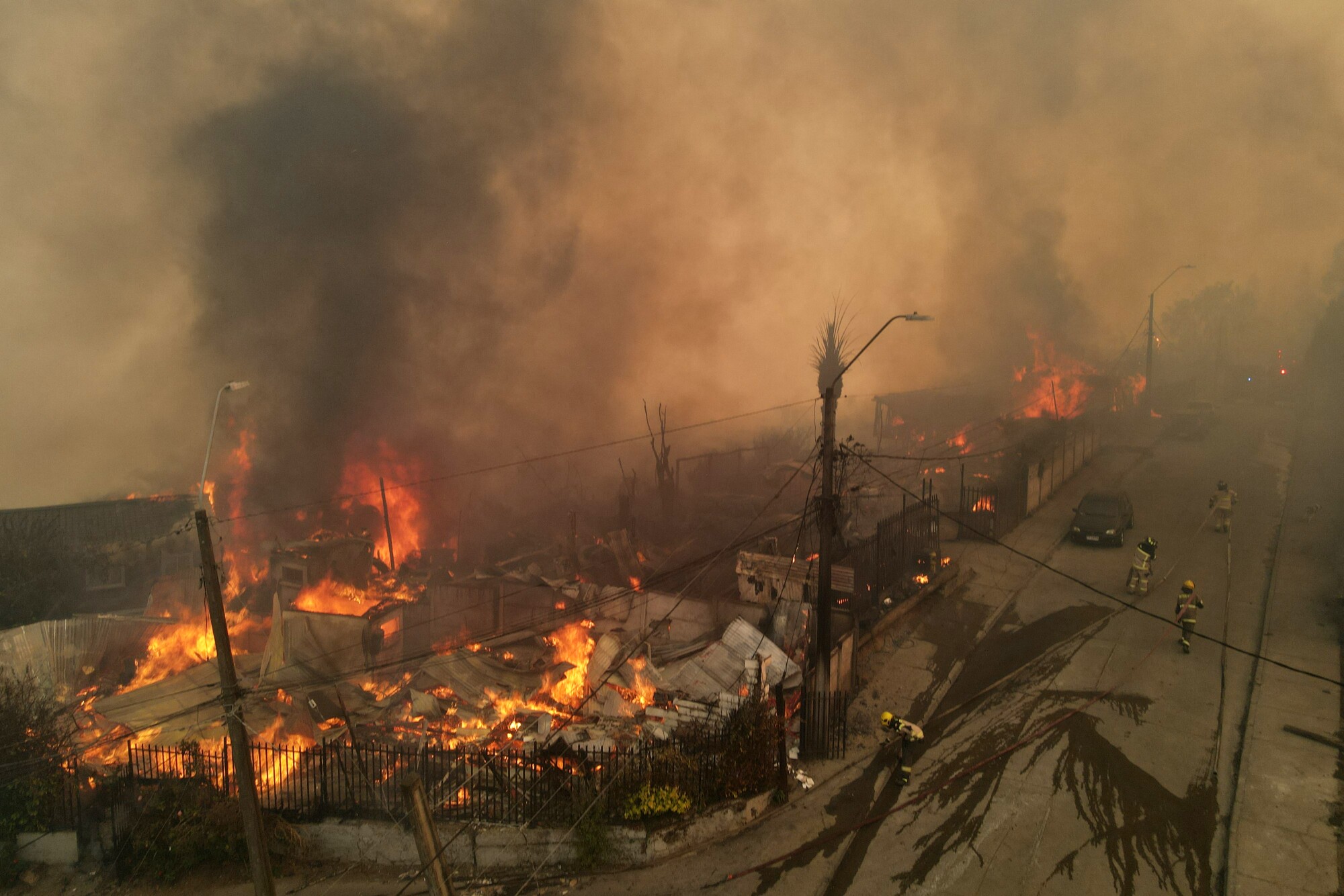 Chili : les incendies font 20 morts et mobilisent les secours