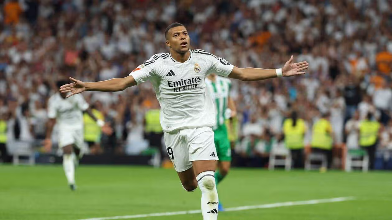 Mbappé inscrit un doublé, le Real Madrid s’impose à Villarreal et prend la tête de la Liga