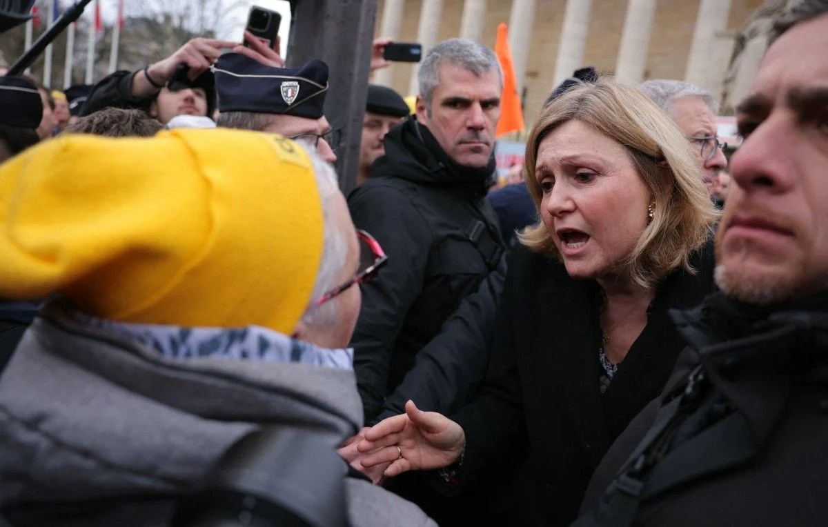 Agriculteurs en colère à Paris : Yaël Braun-Pivet prise à partie devant l’Assemblée nationale
