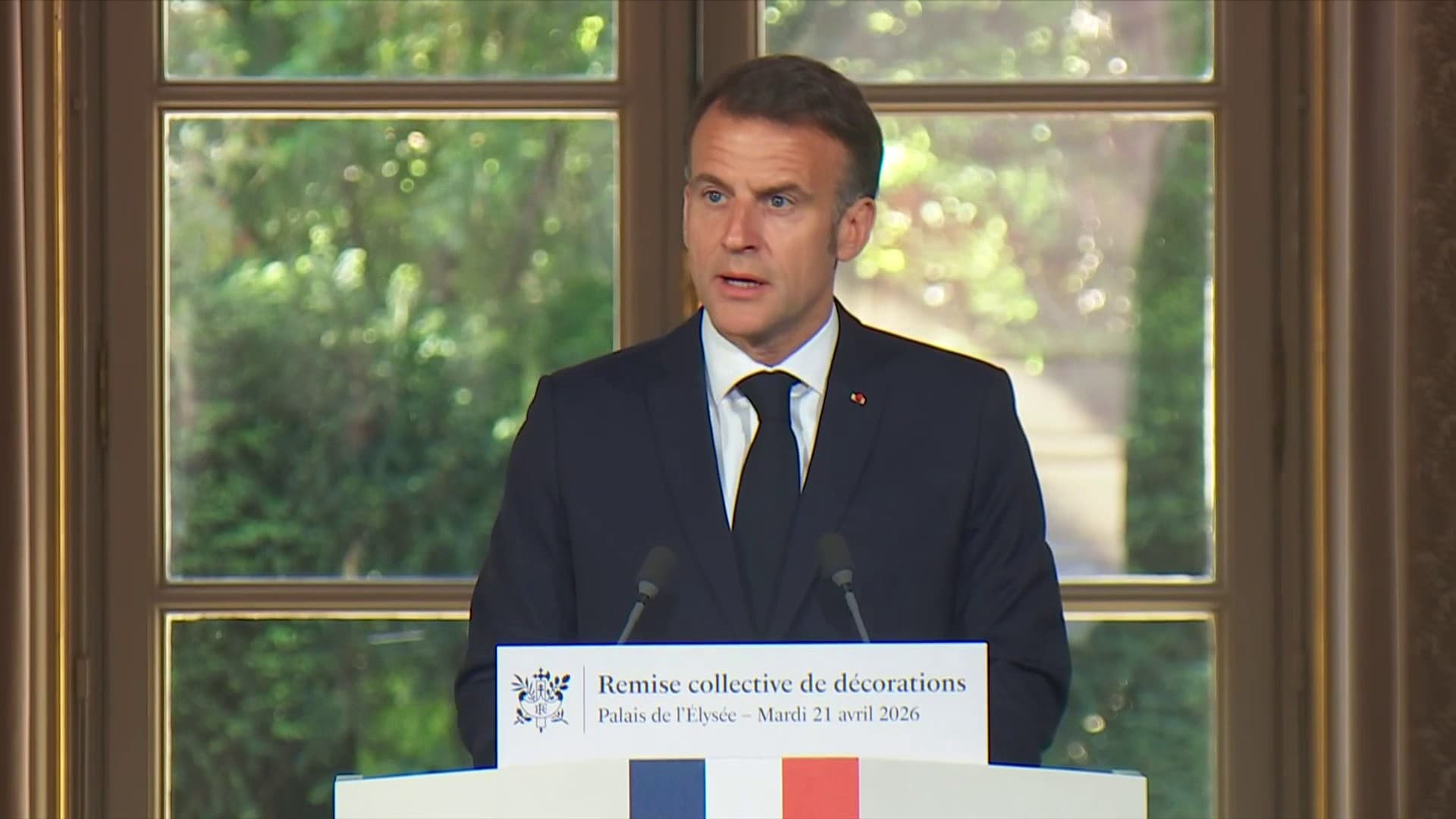 13 novembre 2015 : Emmanuel Macron honore les héros de l’assaut du Bataclan