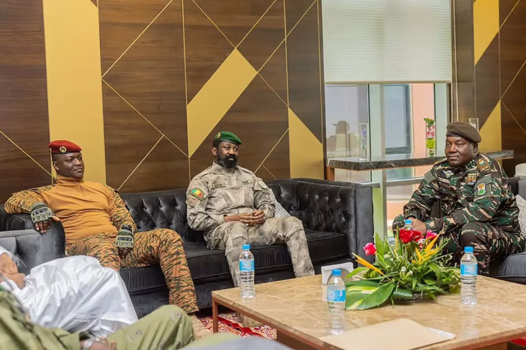 Offensive de l&rsquo;AES au Mali : le Niger, le Burkina et le Mali intensifient les frappes aériennes