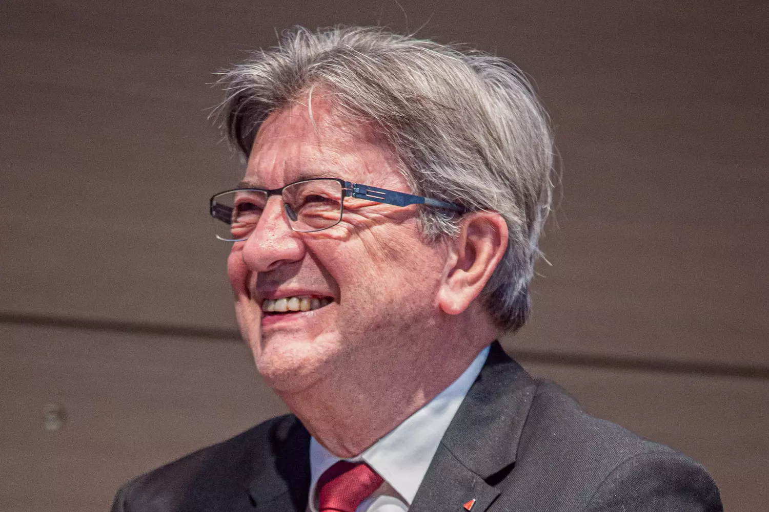 Jean-Luc Mélenchon vers une quatrième candidature à la présidentielle de 2027