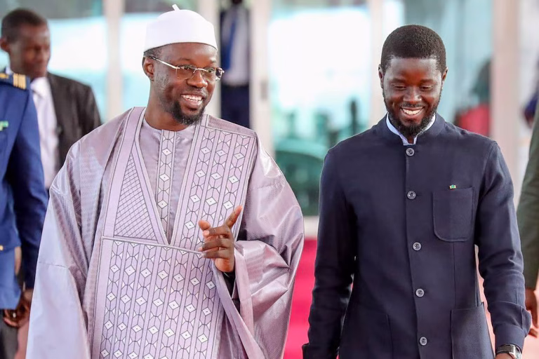 Sénégal : Bassirou Diomaye Faye limoge Ousmane Sonko et acte la rupture au sommet de l’État
