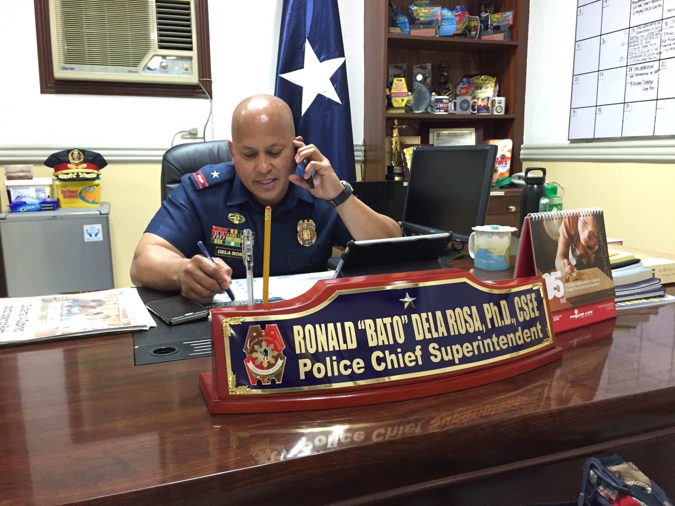 Philippines : tirs au Sénat autour de Ronald Dela Rosa recherché par la CPI