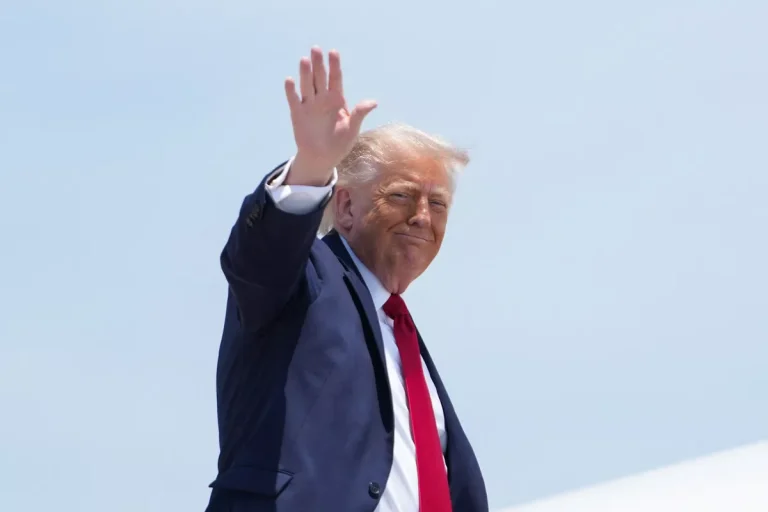 Etats-Unis : Trump veut réduire les effectifs du renseignement américain et suscite la controverse