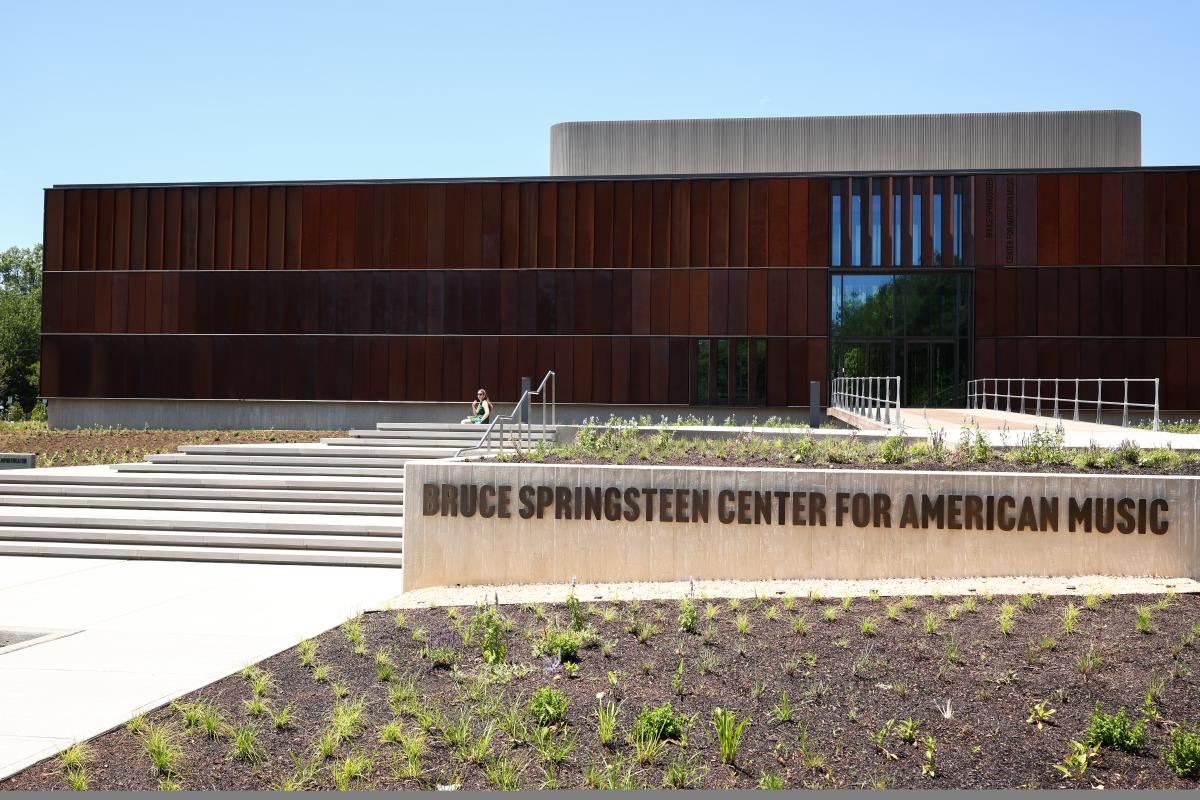 Ouverture du Bruce Springsteen Center : un hommage à la musique américaine et à “The Boss”