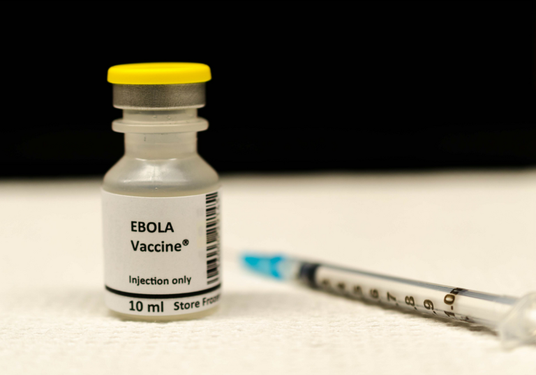 Vaccin Ebola en RDC : un essai clinique inédit débute contre la souche Bundibugyo